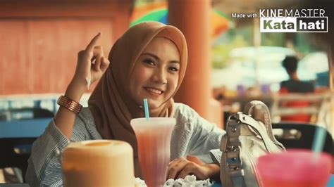 Maybe you would like to learn more about one of these? Kisah cinta penyapu jalanan eps 1 - YouTube