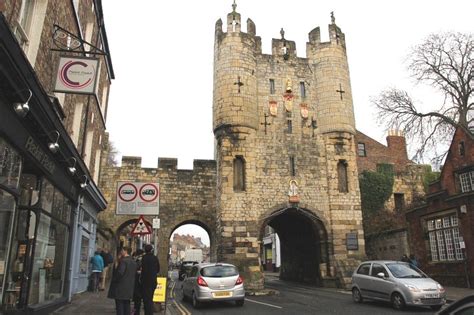 Yorks Walls Will Have One Way System When They Reopen Bbc News