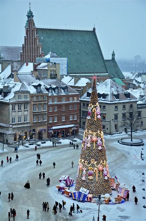 Christmas In Warsaw Poland I Love The Brightness Of The Tree In