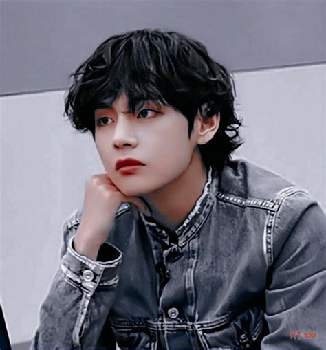 𝑻𝒂𝒆𝒉𝒚𝒖𝒏𝒈 𝑩𝑻𝑺 𝑽 Taehyung Hot Handsome Curly Hair Perm Dark Aesthetic