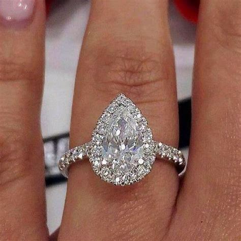 32 stunning pear shaped diamond engagement rings the glossychic pear shaped engagement rings