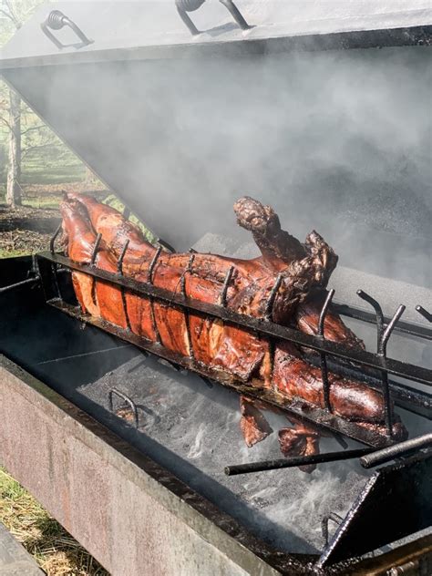 How To Throw A Pig Roast That No One Will Forget