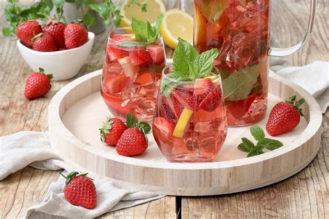 Erdbeer-Minz-Bowle - Rezept - Sweets & Lifestyle®