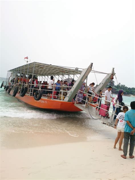 Untuk ke pulau redang, anda perlu menaiki bot dari jeti di kuala terengganu (jeti shah bandar) yang berhampiran dengan pasar kedai payang. RieHanVoGuE: Percutian ke Pulau Redang