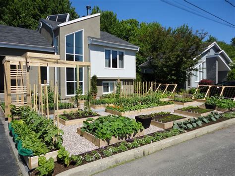 38 Homes That Turned Their Front Lawns Into Beautiful