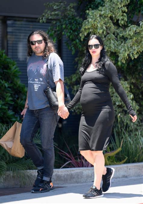 Braless And Pregnant Krysten Ritter Showing Her Delicious Pokies