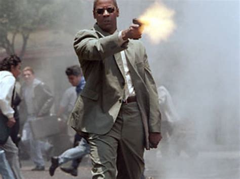 Tony scott's man on fire employs superb craftsmanship and a powerful denzel washington performance in an attempt to elevate genre material above its natural level, but it fails. Man on Fire 2004, directed by Tony Scott | Film review