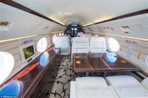 Floyd Mayweather Shows Off His Second Multi Million Dollar Private Jet Daily Mail Online