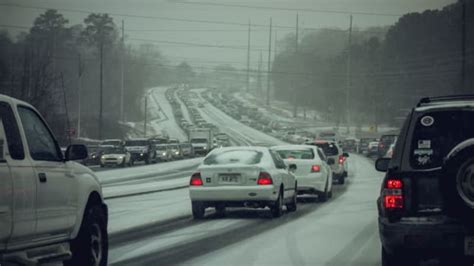 Southern Snow Leaves Motorists Stranded Wvideo Autoblog