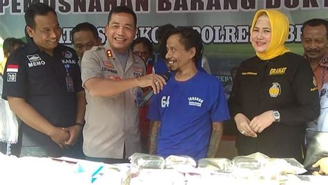 Kompol memo ardian juga menambahkan jika proses penangkapan hubert henry limahelu. Kasus Ganja, Berkas Bassist Boomerang Hubert Henry ...