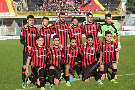 Foggia currently plays in the lega pro, having last been in the higher serie a in 1995. Troppo Foggia per il Siracusa, allo Zaccheria gli aretusei ...