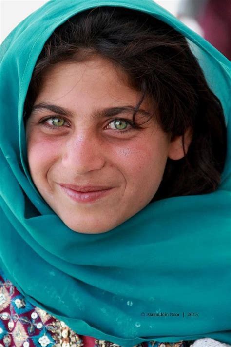 Afghan Girl With Gorgeous Green Eyes Rosto Belos Vestidos Fotografia