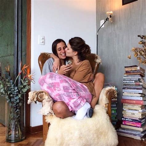 Bruna Linzmeyer Mostra Momento De Carinho E Se Declara Para A Namorada Revista Marie Claire