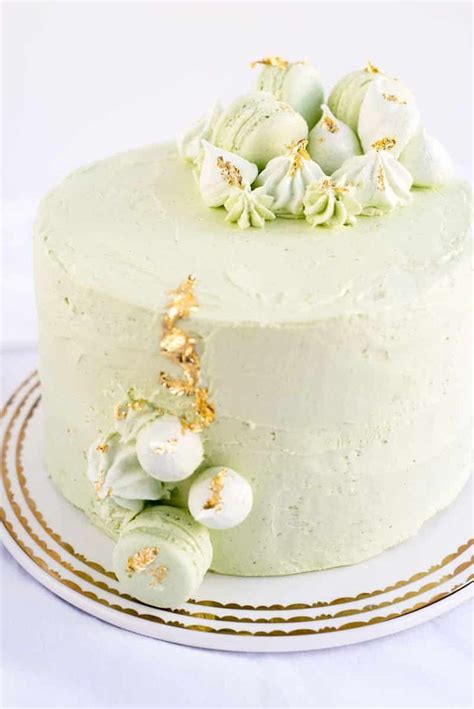 Find wedding cake recipes, baking how to's & down home southern recipes for at home bakers from expert wedding cake designer & professional mastering this basic cake recipe and presentation will build a foundation for your cake baking and designing dreams. Best Vanilla Cake with French Macarons and Meringues | Recipe | Vanilla cake, Cake, Cupcake ...