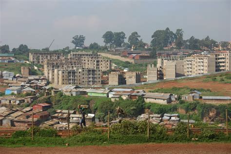 It is bordered to the north by south sudan and ethiopia, to the east by somalia and the indian ocean, to the south. File:Kibera, Nairobi May 2007.jpg - Wikipedia