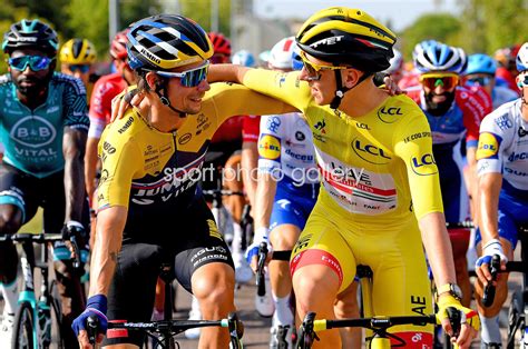 Le défi du grand colombier, pour la première fois utilisé comme ligne d'arrivée du tour de france, a donné lieu à un combat de chefs. Tadej Pogacar & Primoz Roglic Slovenia Paris Stage Tour de ...