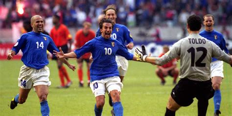 Italie poursuit sa série avec 4 matchs sans nul sur terrain neutre en euro (depuis le 11/06/2000). Le foto degli Europei del 2000 - Il Post