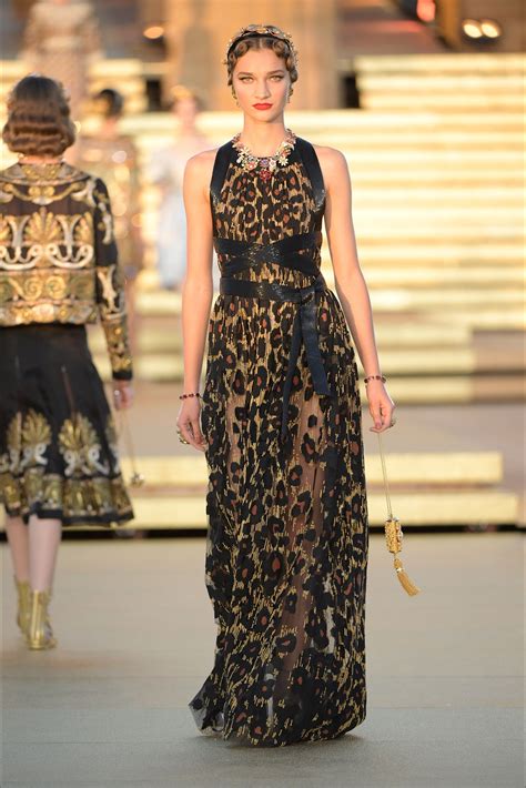 Dolce And Gabbana Agrigento Haute Couture Fall Winter 2019 20 Shows Vogueit In 2020 Coral
