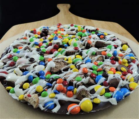 Large Chocolate Pizza Candy Avalanche Supreme Pizza At 45 Ounces