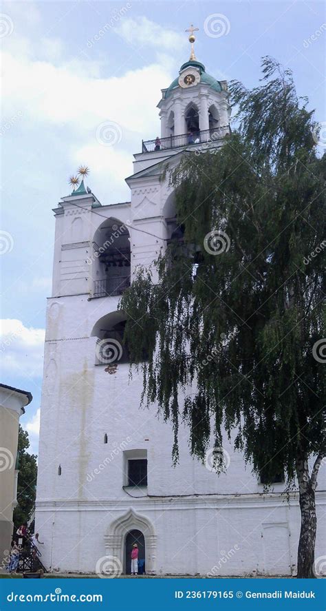 Den Ortodoxa Kyrkans Katedralbyggnad I Yaroslaveri Fotografering F R