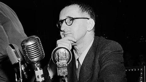 As a population we are both historically illiterate & easily manipulated politically! El patriotismo alemán del pacifista Bertolt Brecht en ...