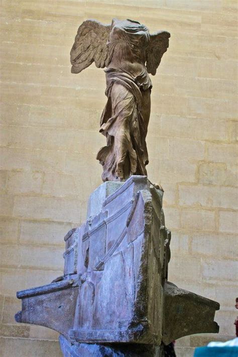 Statue Of Nike Louvre Museum Paris France 2010 Arte Arte Romano