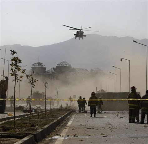 Schon vorher hatten terrorwarnungen die arbeit der evakuierungsmission erschwert. Afghanistan: Mindestens 17 Tote bei Taliban-Anschlag in ...