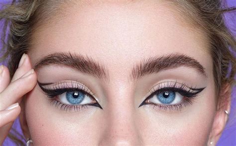 4 Simple And Edgy Eyeliner Night Time Looks Taking Over