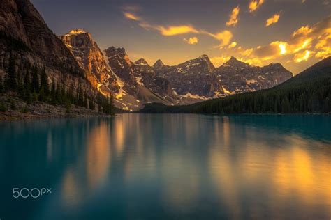 Moraine Lake Sunset At Moraine Lake With The View Of The Valley Of