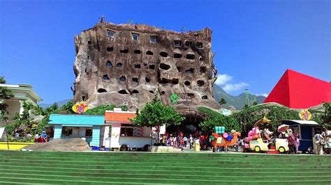 The hotel is revealed only after booking. Libur Lebaran, Yuk Cobain Menginap di 10 Hotel Unik di Malang!
