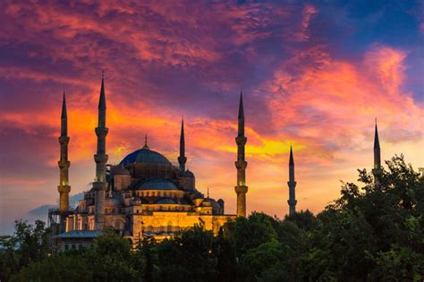 Le service en ligne planet of hotels propose de réserver de logement à istanbul. Mosquée Bleue à Istanbul, Turquie | Photo Premium