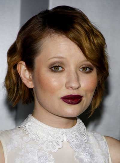 Her impressive vocal range, wandering melodies, and conversational lyrical style have drawn frequent comparisons to joni. Emily Browning - Beauty Riot