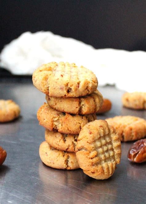 Both gluten free and paleo too (if you leave off the frosting!). Vegan Almond Flour Shortbread Cookies, naturally sweetened and gluten-free | Recipe | Almond ...