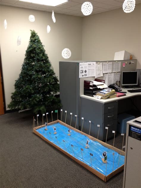 Top 30 Office Christmas Decorating Ideas Flawssy