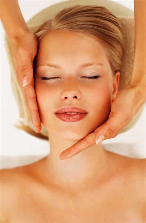 Học spa ở tphcm điều cần biết về massage mặt đúng cách tốt P2H Mỹ