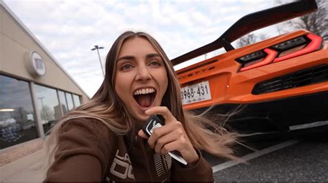 Video Emelia Hartford Unboxes And Takes Delivery Of Her 2023 Corvette