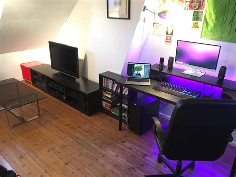 Ift Tt 2femtau Battlestation Needs A Second Monitor And A Decent Gpu Living Room Setup Room