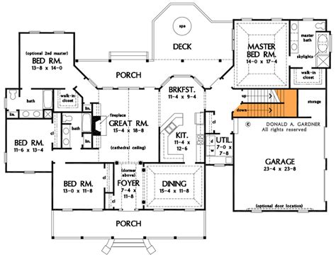 Classic Farmhouse Plan With Option For Two Master Suites 444150gdn