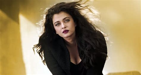 Jazbaa Song ‘bandeyaa Aishwarya Rai Looks Like A Diva In Black