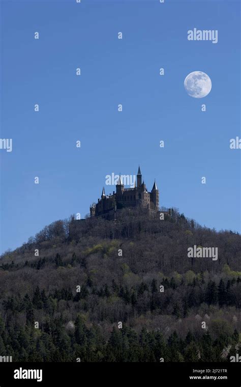 Burg Hohenzollern Bei Hechingen Bei Vollmond Baden Wuerttemberg