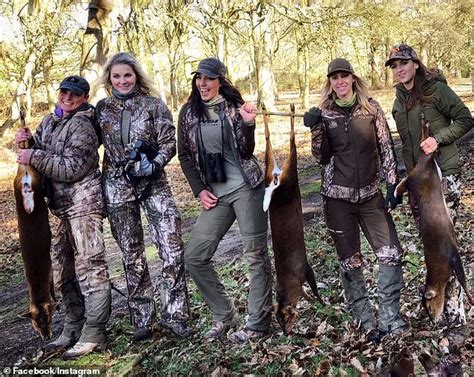 Notorious Us Huntress Poses With Sheep Shes Killed Holding A Bloodied