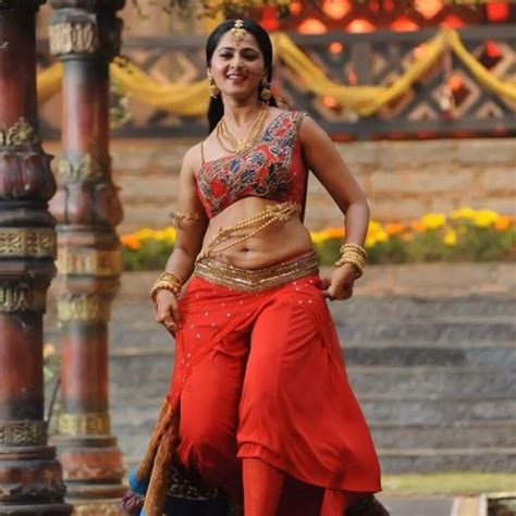 She was also a yoga instructor and has trained under yoga guru bharat thakur. Anushka Shetty Wiki, Biography, Age, Movies List, Family ...