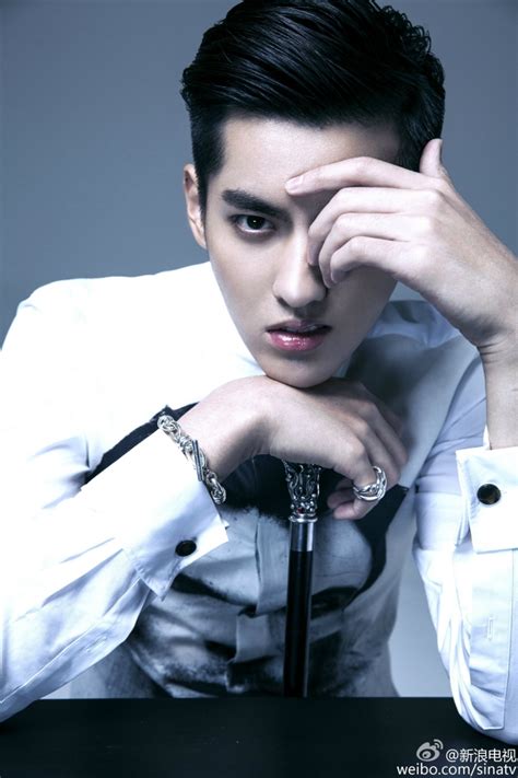 Kris wu, sinh ngày 6 tháng 11 năm 1990), còn được biết đến với nghệ danh kris (hangul: Ngô Diệc Phàm: Nam thần của các thiên thần