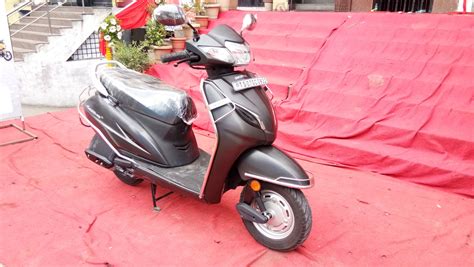 Compare the on road price of similar bikes at bikedekho. Honda Activa 5G refurbished scooter at best price | CredR