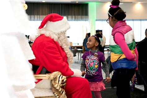 Best Santa Breakfasts Brunches Cruises And More For Chicago Families