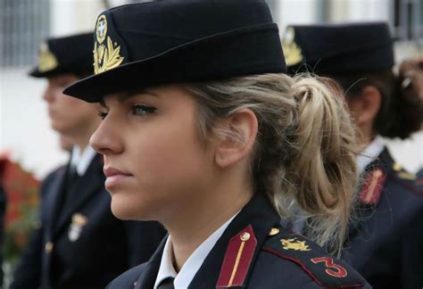 Top 10 Most Beautiful Military Women Beautiful Women Armed Forces
