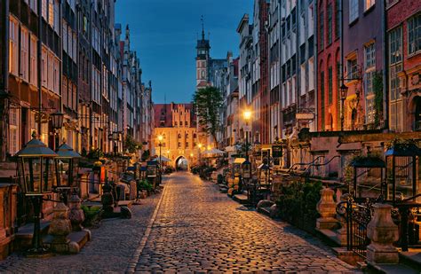 Mariacka Street At Night Poland Street Places To Travel European