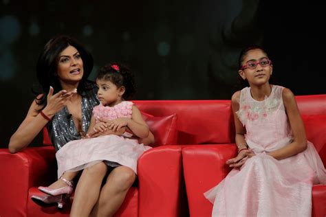 sushmita sen with two adopted daughters renee alicia shooting for issi ka naam zindagi show at
