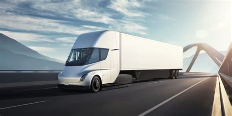 The company initially announced that the truck would have a 500 miles (805 km) range on a full charge and with its new batteries it would be able to run for 400 miles (640 km) after an 80% charge in 30 minutes usi. Tesla Semi: important new customer is getting an electric ...
