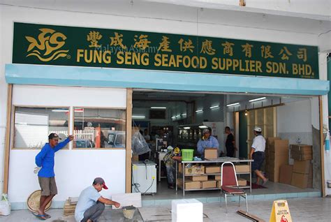 The ponggol choon seng seafood restaurant may be known for chilli crab, ngoh hiang, and their special ponggol mee goreng but i love crispy duck and they do a decent version. Buying Seafood in Kota Kinabalu Sabah - Malaysia Asia ...